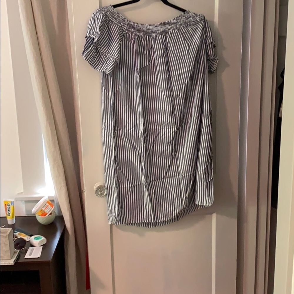 Dress - Picture 2 of 4